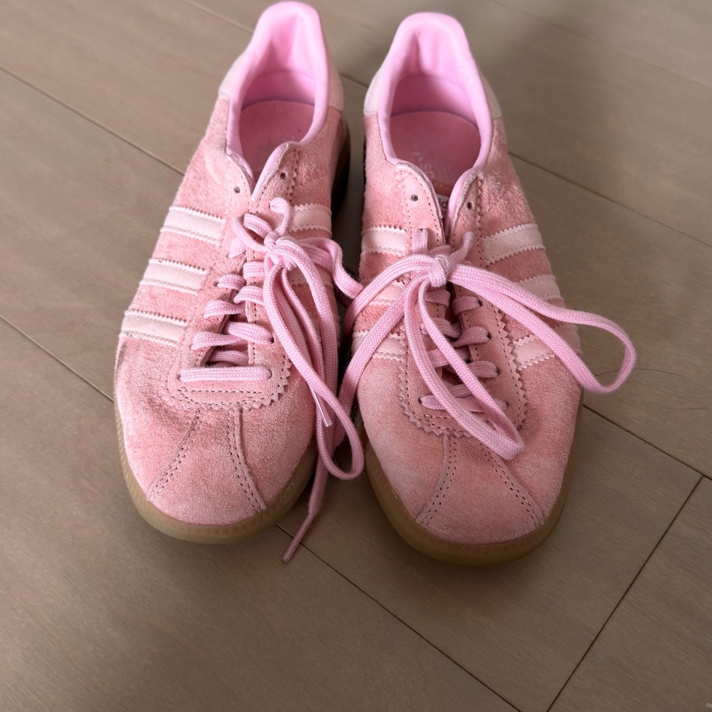Adidas Women's Pink suede Sneakers
